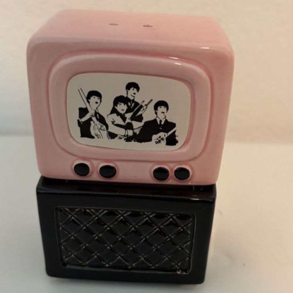 vtg Fitz and Floyd Beatles ceramic TV salt and pepper shaker set
